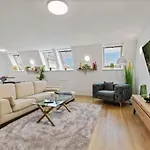 Family Hub In Centre Lägenhet