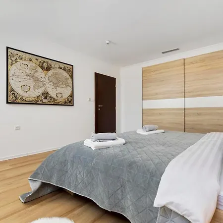 Апартаменты Family Hub In Centre