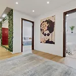 Family Hub In Centre *