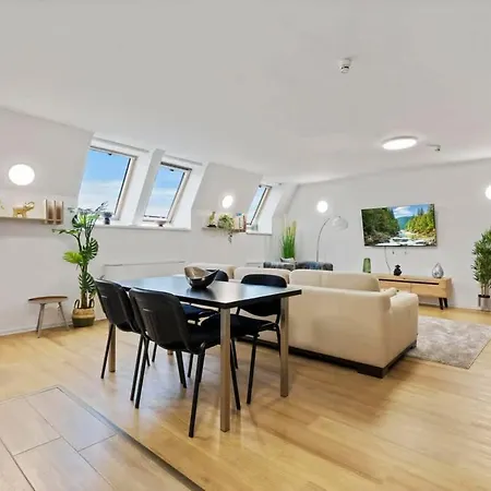 Family Hub In Centre Apartamento *